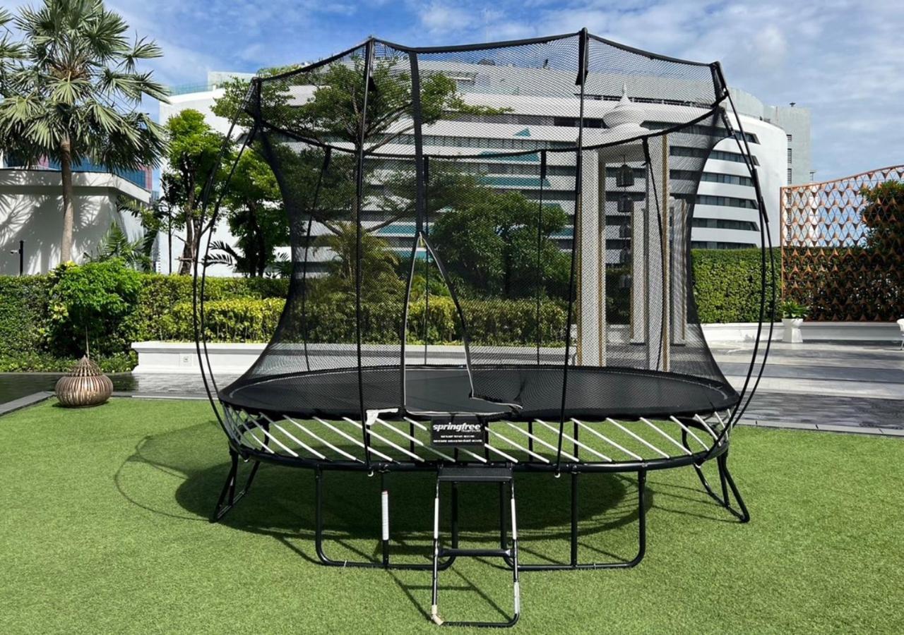 グランデ センター ポイント ホテル ターミナル 21【SHA Plus+認定】 バンコク都 エクステリア 写真 A trampoline with a safety enclosure